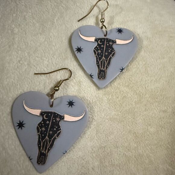 WESTERN HEART EARRINGS – LONGHORN SKULL & STAR DETAIL - Picture 13 of 17